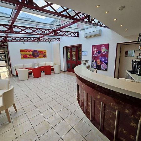 Auberge Du Lac, Sure Hotel Collection By Best Western Mesnil-Saint-Père Kültér fotó