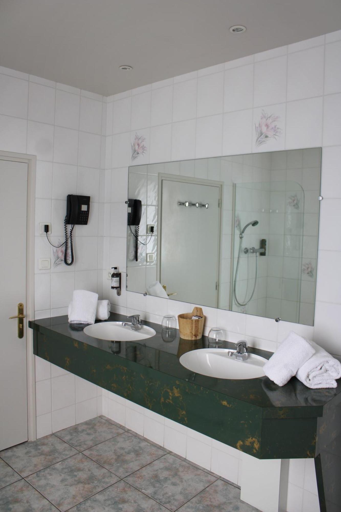 Auberge Du Lac, Sure Hotel Collection By Best Western Mesnil-Saint-Père Kültér fotó